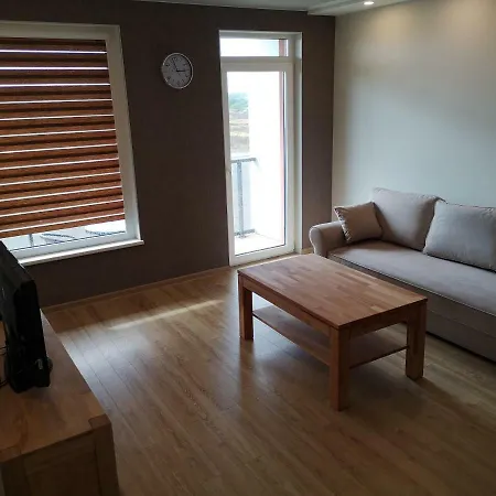 Cozy Close To City Center * كلابيدا