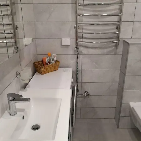 Cozy Close To City Center